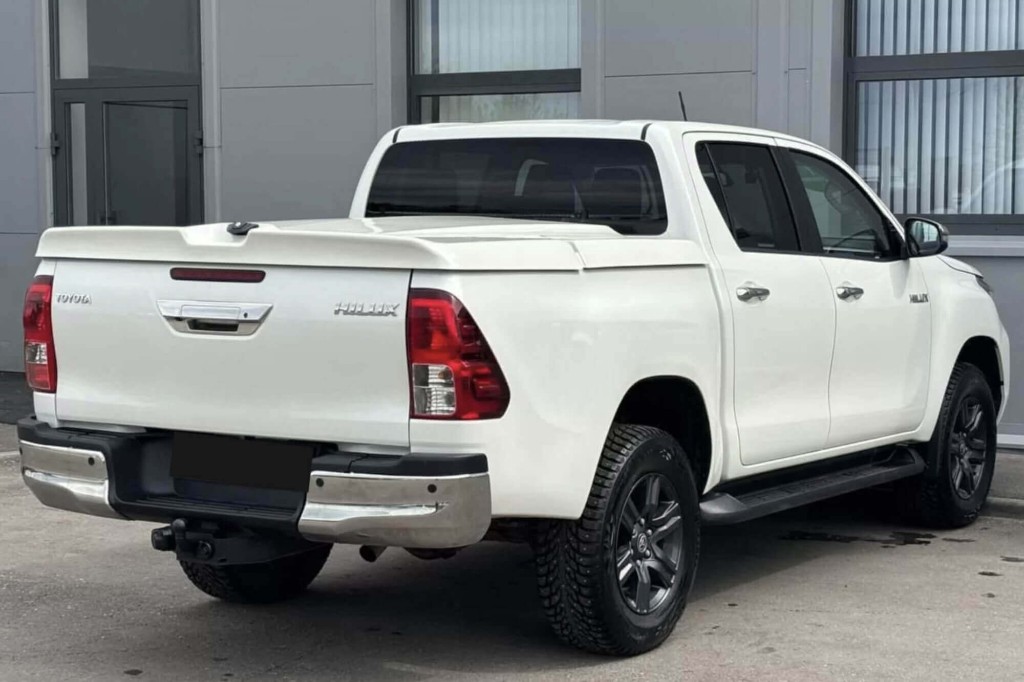 Toyota Hilux — vue utilitaire & attelage