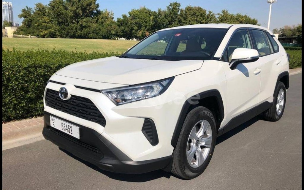Toyota RAV4 — vue studio